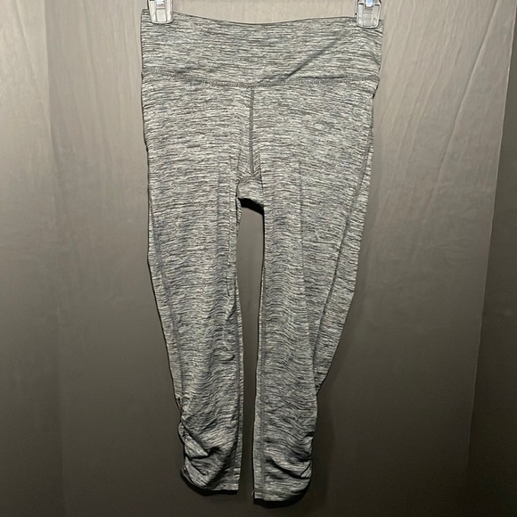 GAIAM gray & black Capri length yoga leggings in women’s size XS - Picture 2 of 7